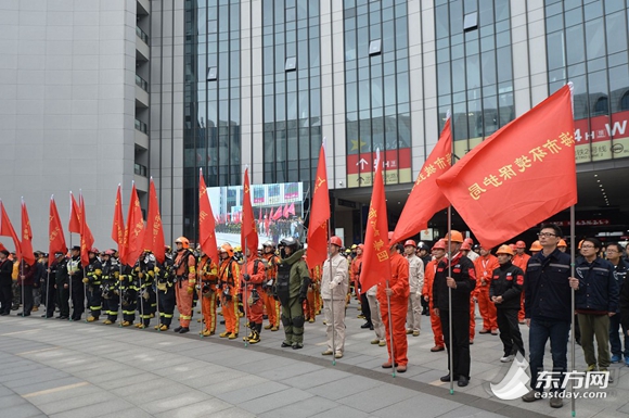 滬舉行地鐵消防應急實戰演練  直升機參與救援