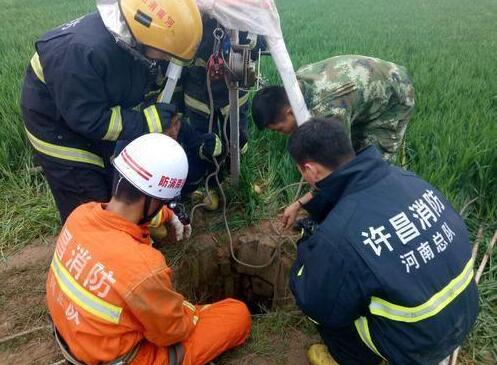 老人難忍病痛跳井輕生 消防員五次下井救援